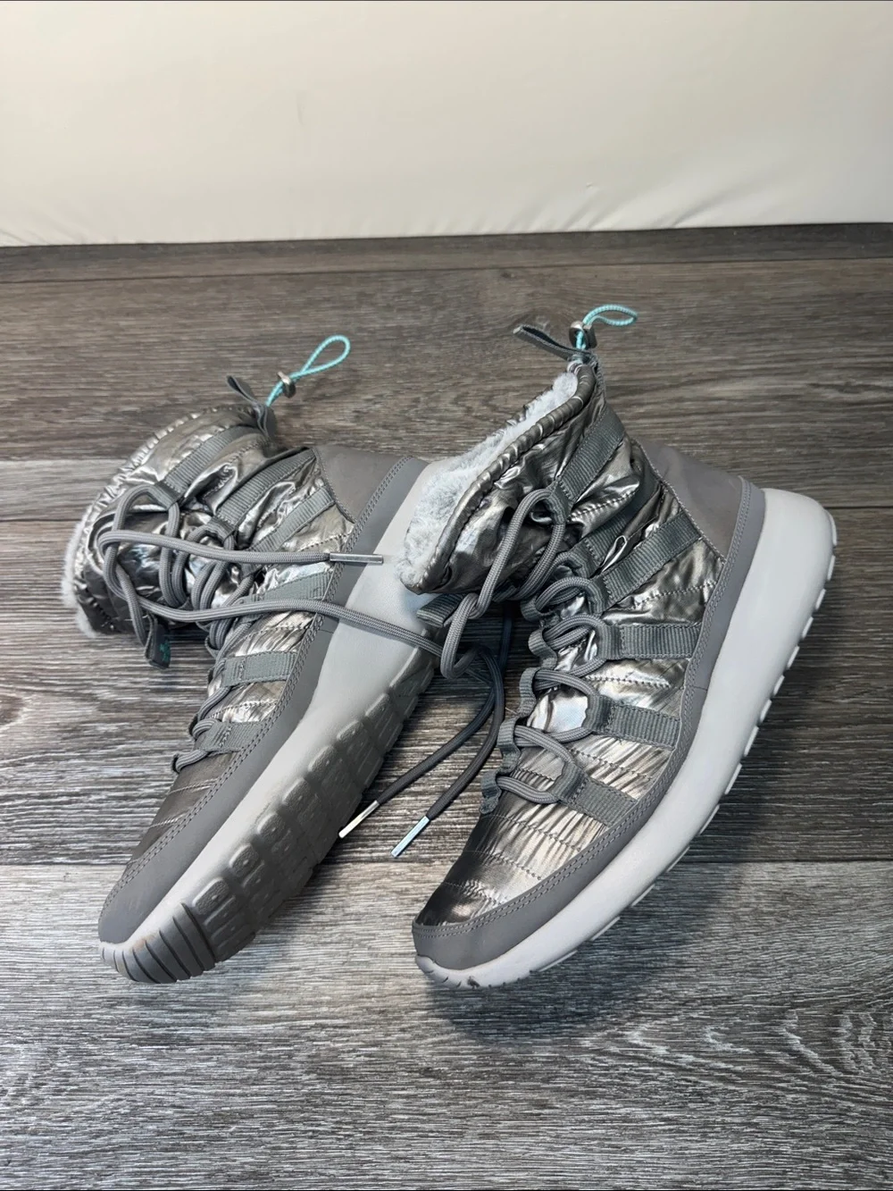 Nike Women's Gray Quilted Winter snow high top  Boots  Sz 11 (h76)